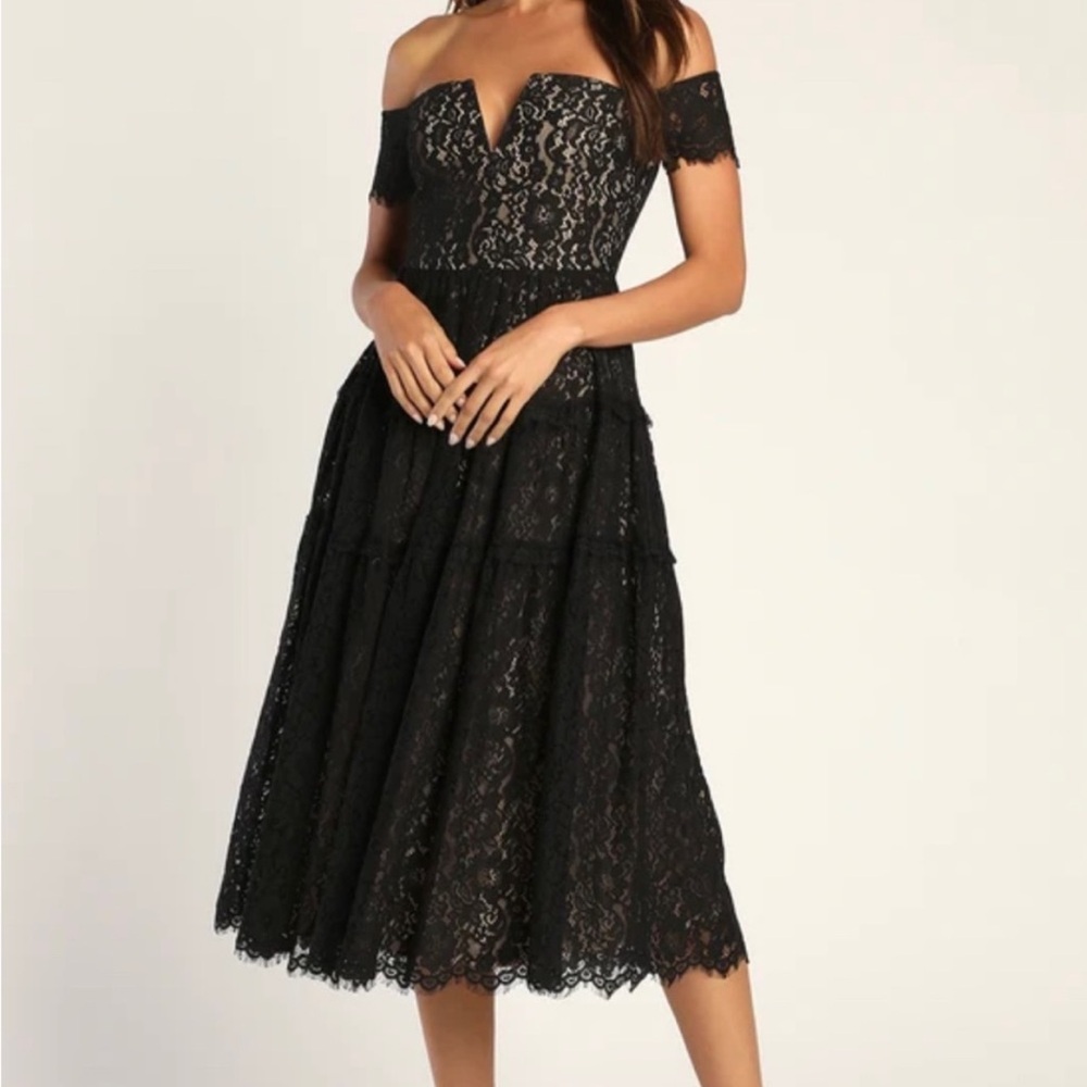 NWT LULU’S M black lace cold shoulder dress with tiered skirt and fitted bodice